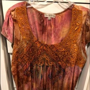 Elastic waist top. Orange tones